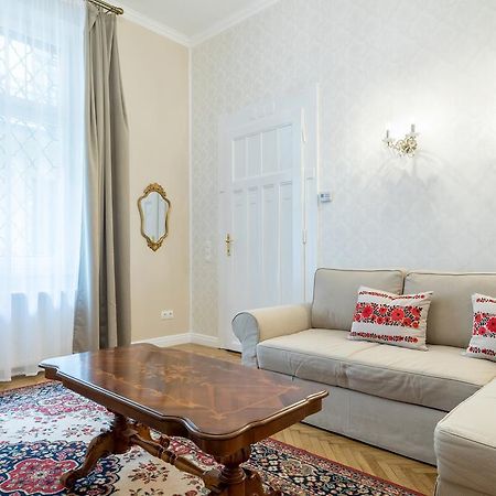 Apartamento Luxury & Antique Charm Budapest Exterior foto