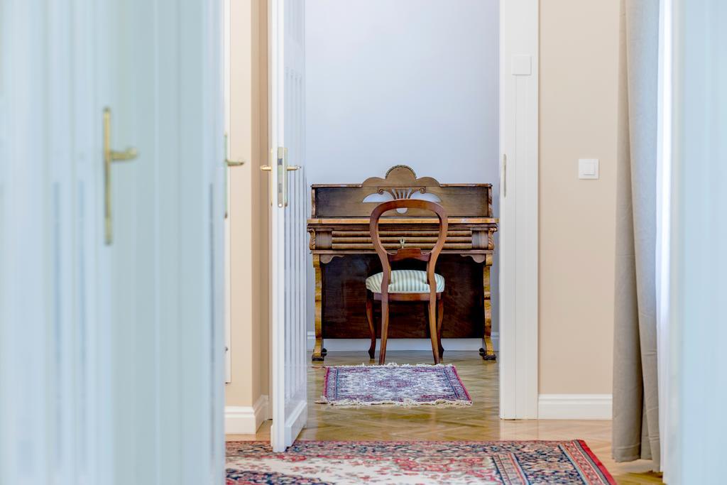 Apartamento Luxury & Antique Charm Budapest Exterior foto