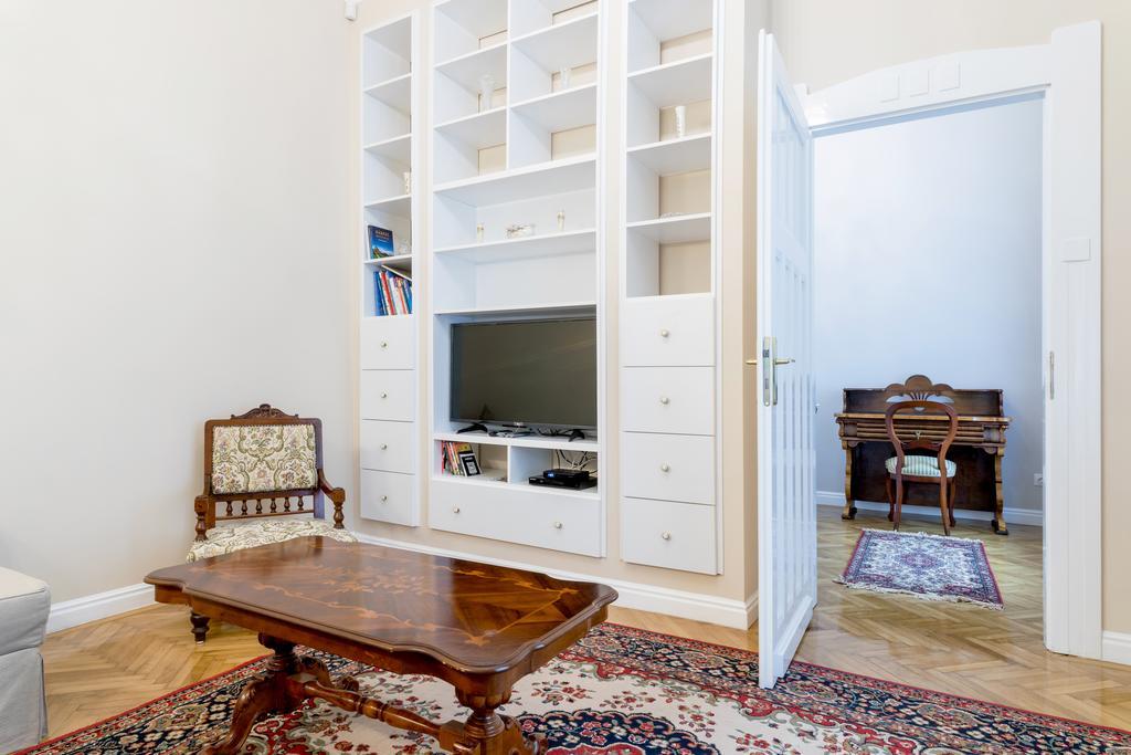 Apartamento Luxury & Antique Charm Budapest Exterior foto