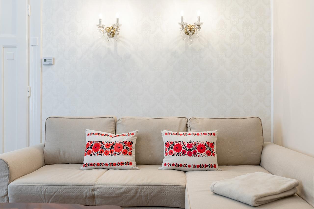 Apartamento Luxury & Antique Charm Budapest Exterior foto