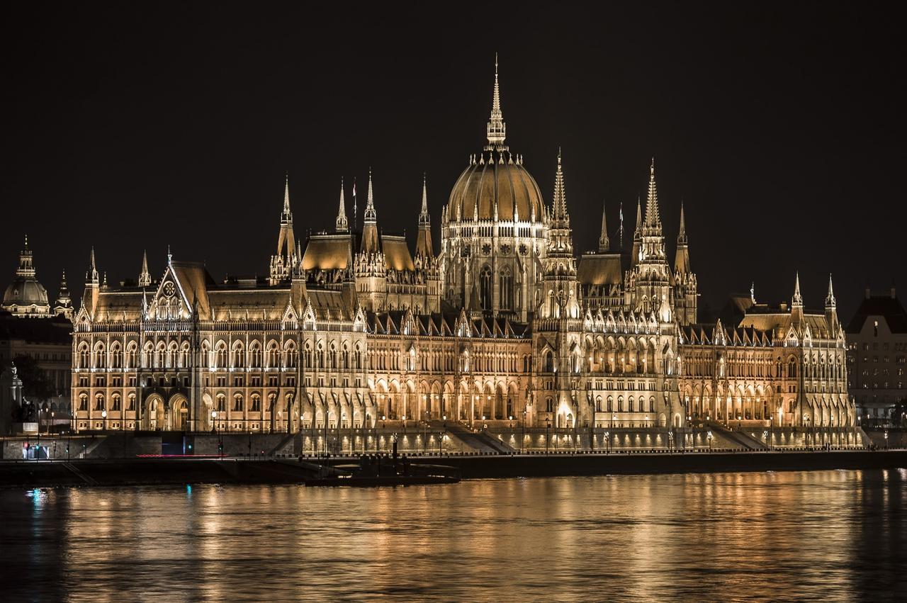 Apartamento Luxury & Antique Charm Budapest Exterior foto